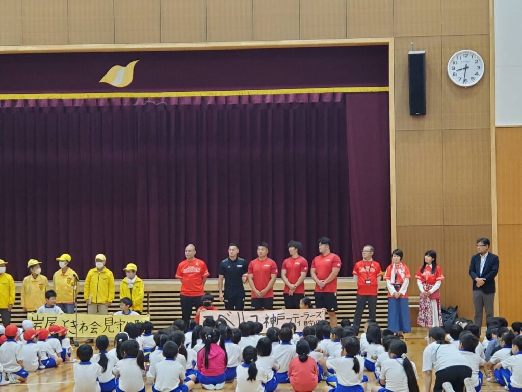 朝礼に見守り隊が登場