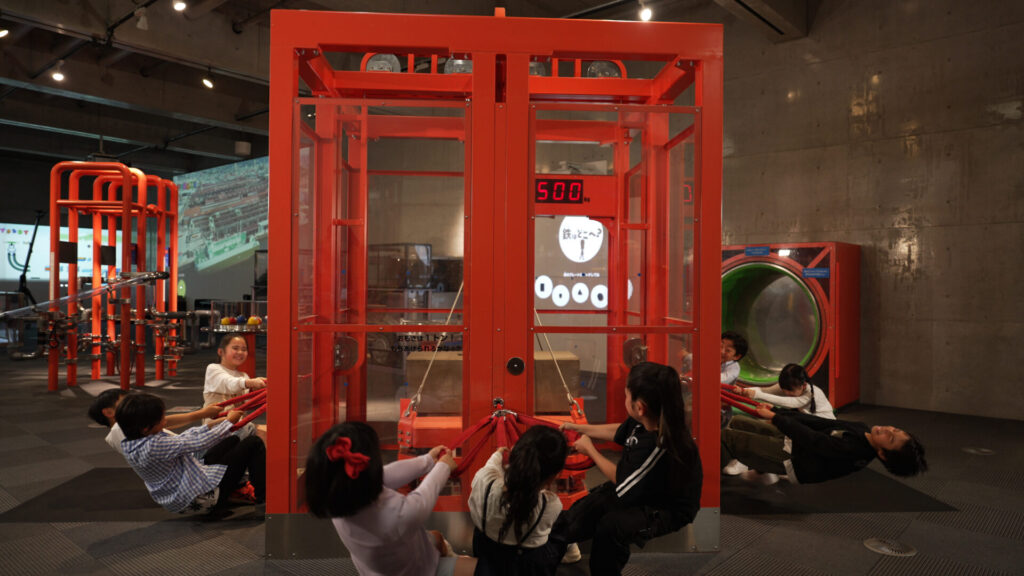 １トンの重さを持ち上げる体験装置