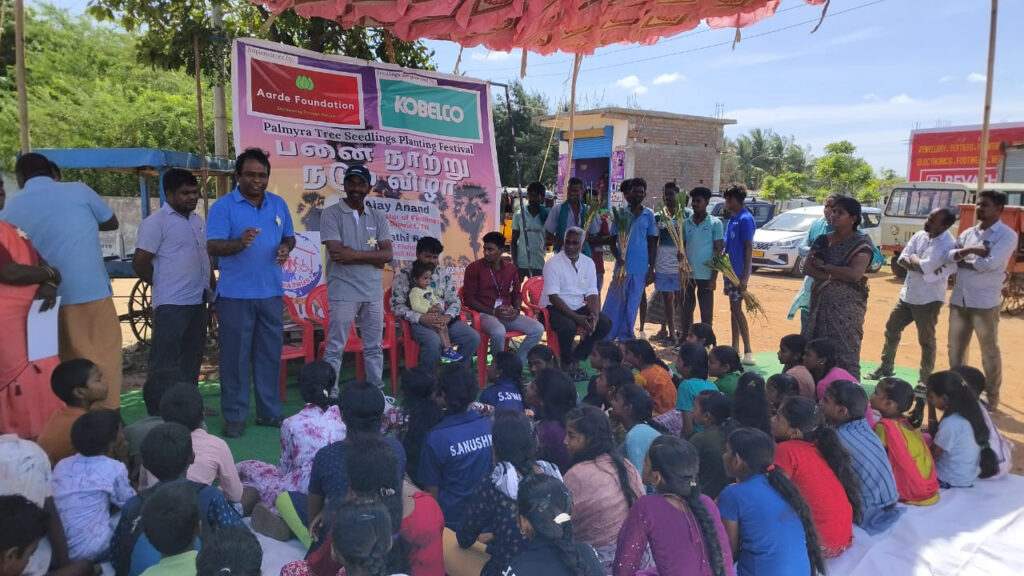 地域の子供達と一緒に木を植えました